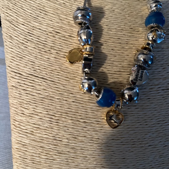 NFL DETROIT LIONS PRE-LOVED BRACELET CHARM FROM THE BRADFORD EXCHANGE - Picture 12 of 17